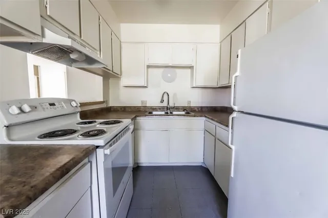 $1,100 | 1400 East Mesquite Avenue, Unit 4, Las Vegas, NV 89101