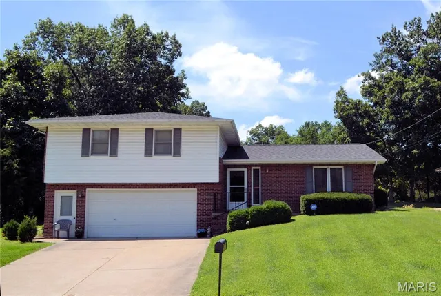 $299,900 | 11 D Ville Place, Hannibal, MO 63401