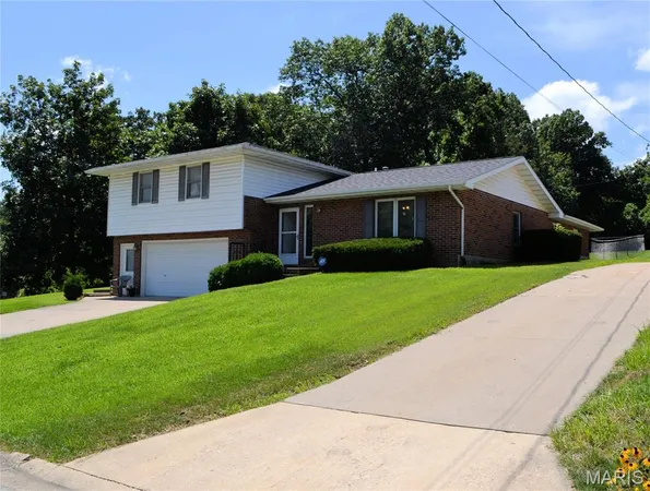 $290,000 | 11 D Ville Place, Hannibal, MO 63401
