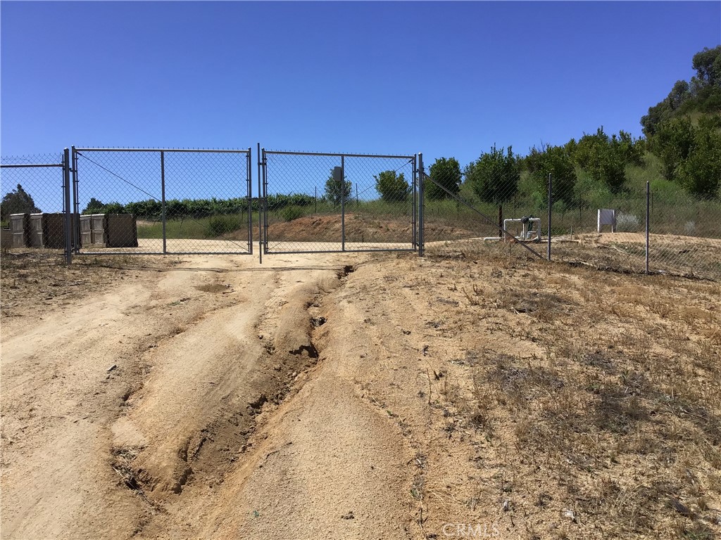 1 Monte Rancho Drive Temecula, CA 92590 - Photo 62 of 66 a view of a yard