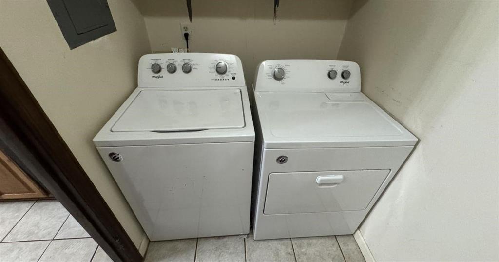 5146 Union Church Road Flowery Branch, GA 30542 - Photo 12 of 12 a utility room with dryer and washer