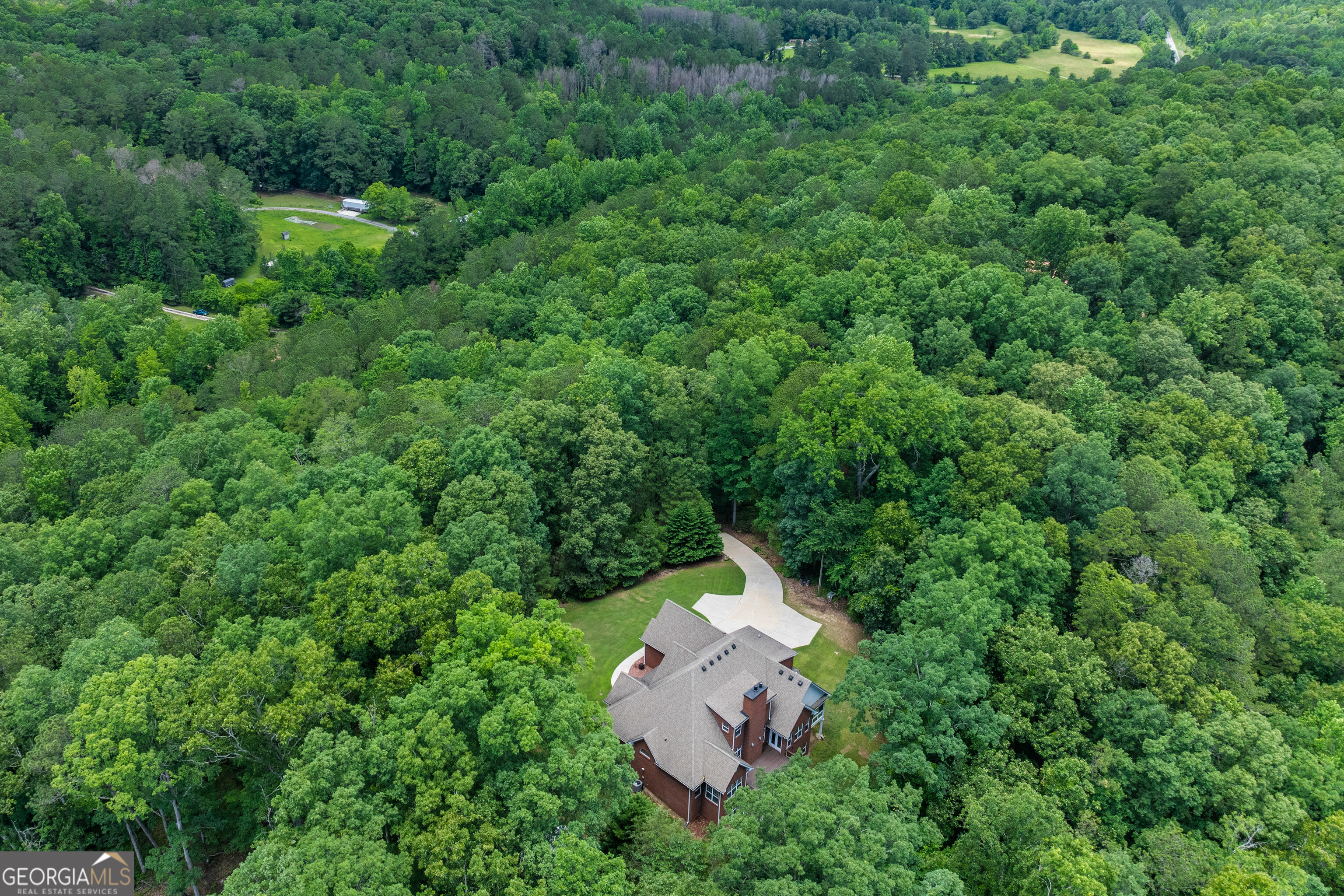 6020 Cochran Mill Road Chattahoochee Hills, GA 30213 - Photo 39 of 44 an aerial view of a house with a yard
