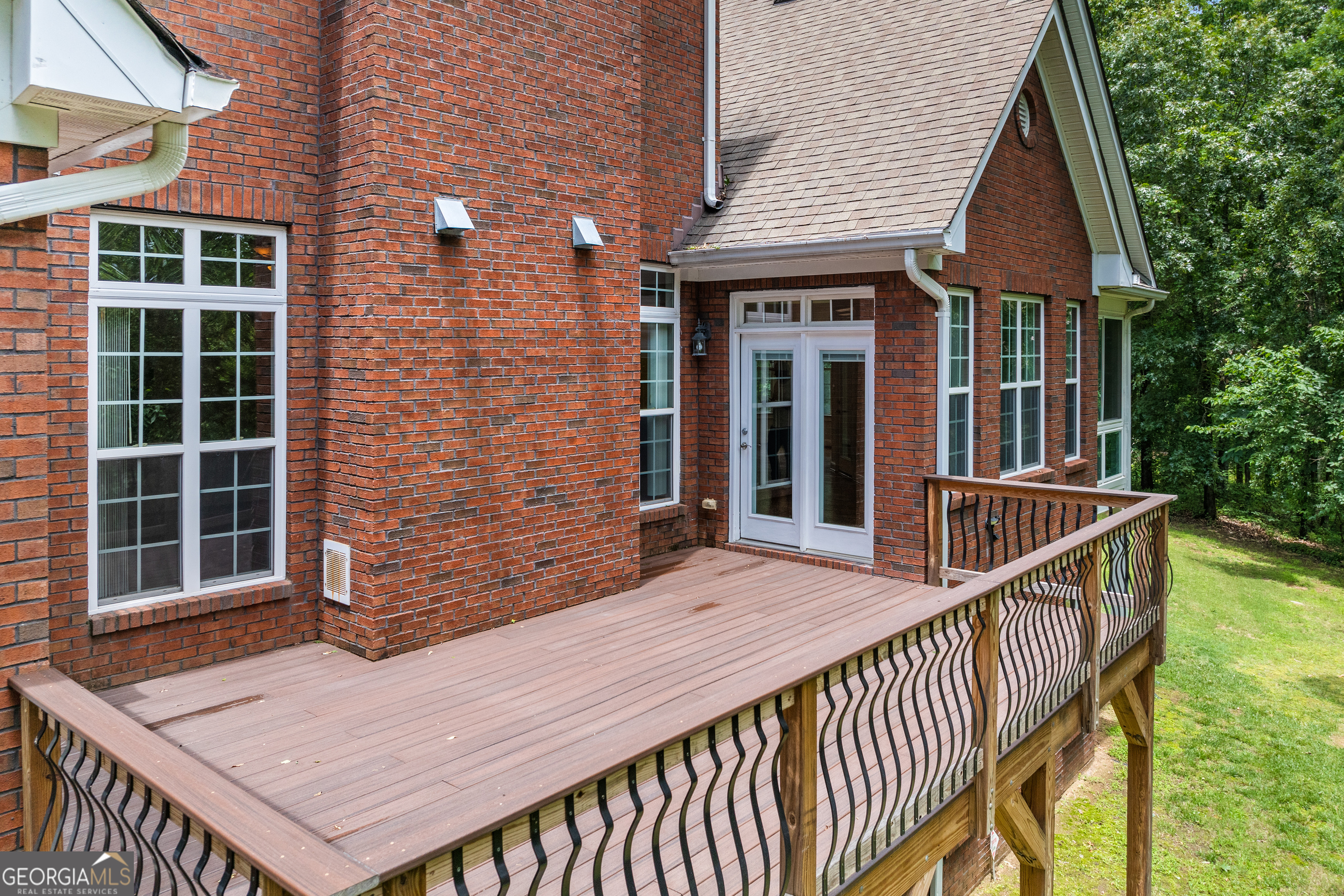 6020 Cochran Mill Road Chattahoochee Hills, GA 30213 - Photo 41 of 44 a balcony with table and chairs