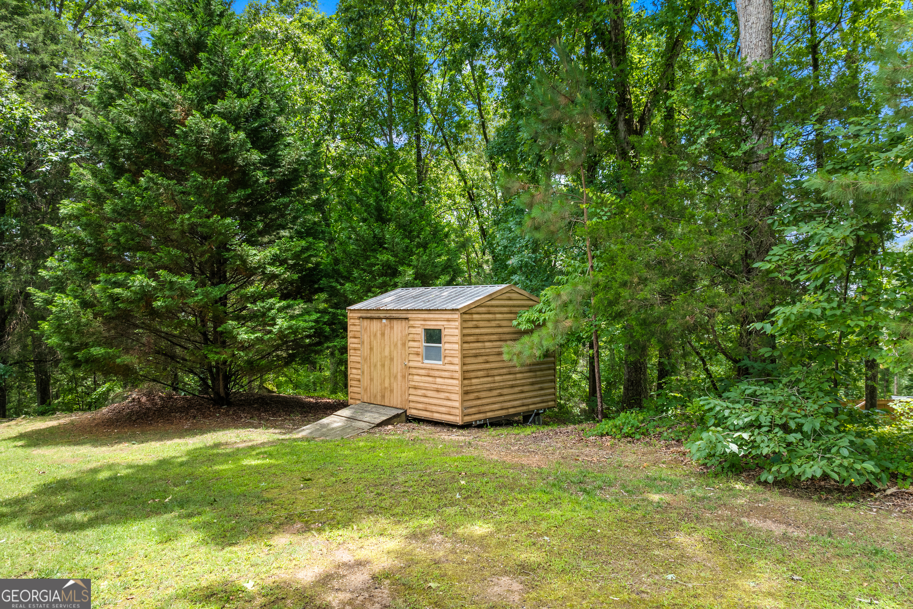6020 Cochran Mill Road Chattahoochee Hills, GA 30213 - Photo 42 of 44 a view of a backyard