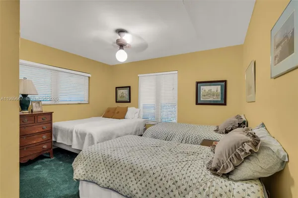 $11,800,000 | 221 Knollwood Drive, Key Biscayne, FL 33149