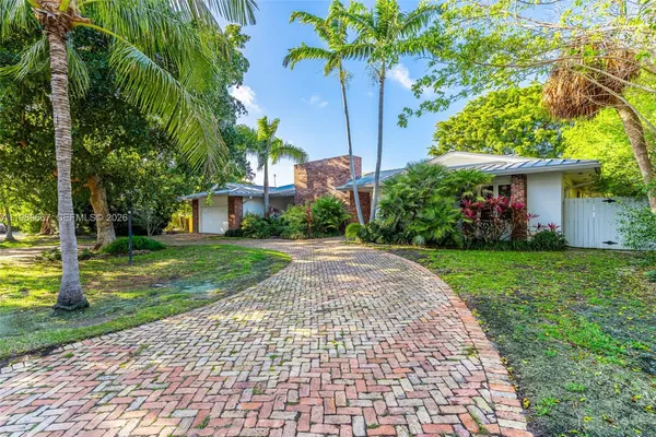 $11,800,000 | 221 Knollwood Drive, Key Biscayne, FL 33149