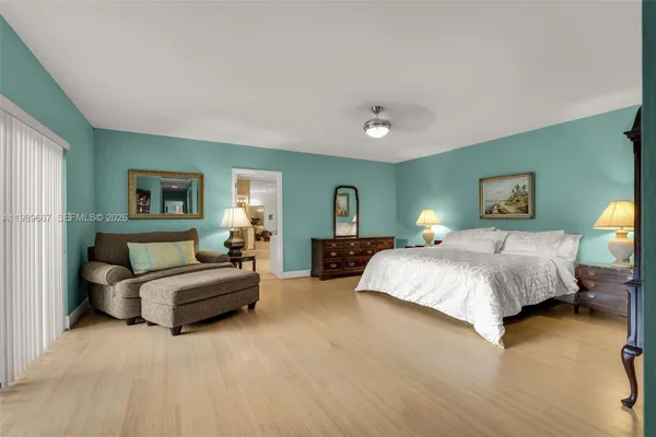 $11,800,000 | 221 Knollwood Drive, Key Biscayne, FL 33149