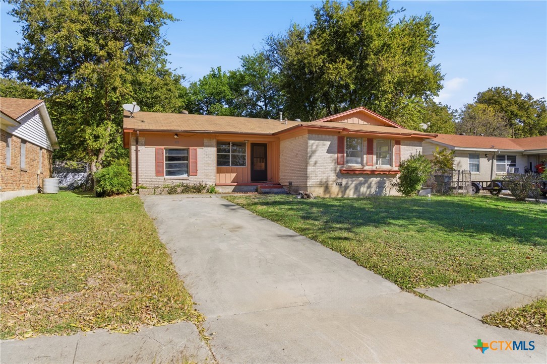 1311 Missouri Avenue Killeen, TX 76541 - Photo 4 of 29 a front view of a house with a yard