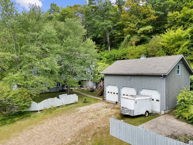 a view of a house with backyard