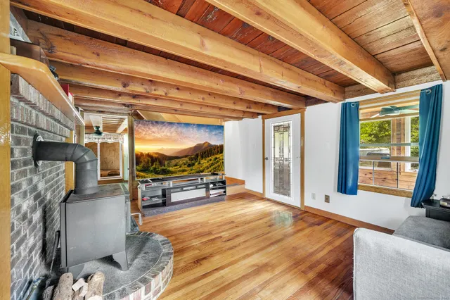 a view of livingroom with furniture