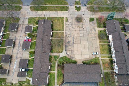 8401 18 18 Mile Road, Unit 255 Sterling Heights, MI 48313 - Photo 4 of 24