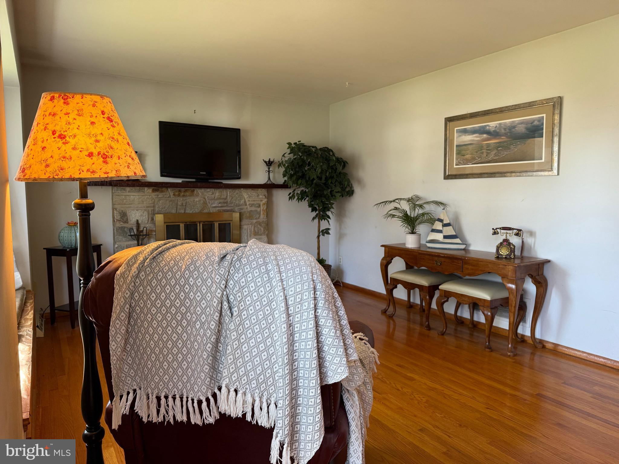 909 Seneca Park Road Baltimore, MD 21220 - Photo 13 of 47 Living Room