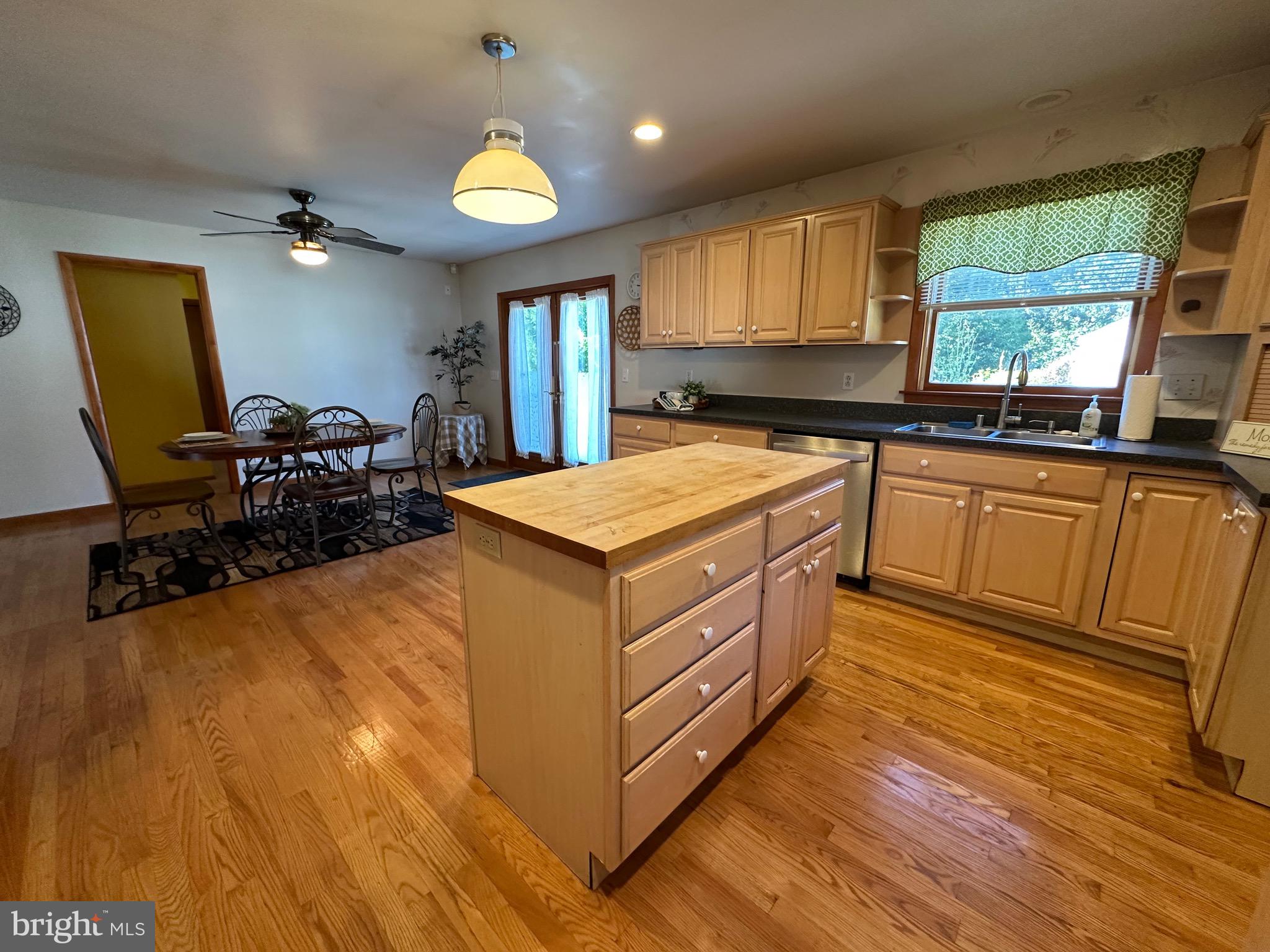909 Seneca Park Road Baltimore, MD 21220 - Photo 6 of 47 Kitchen & Island