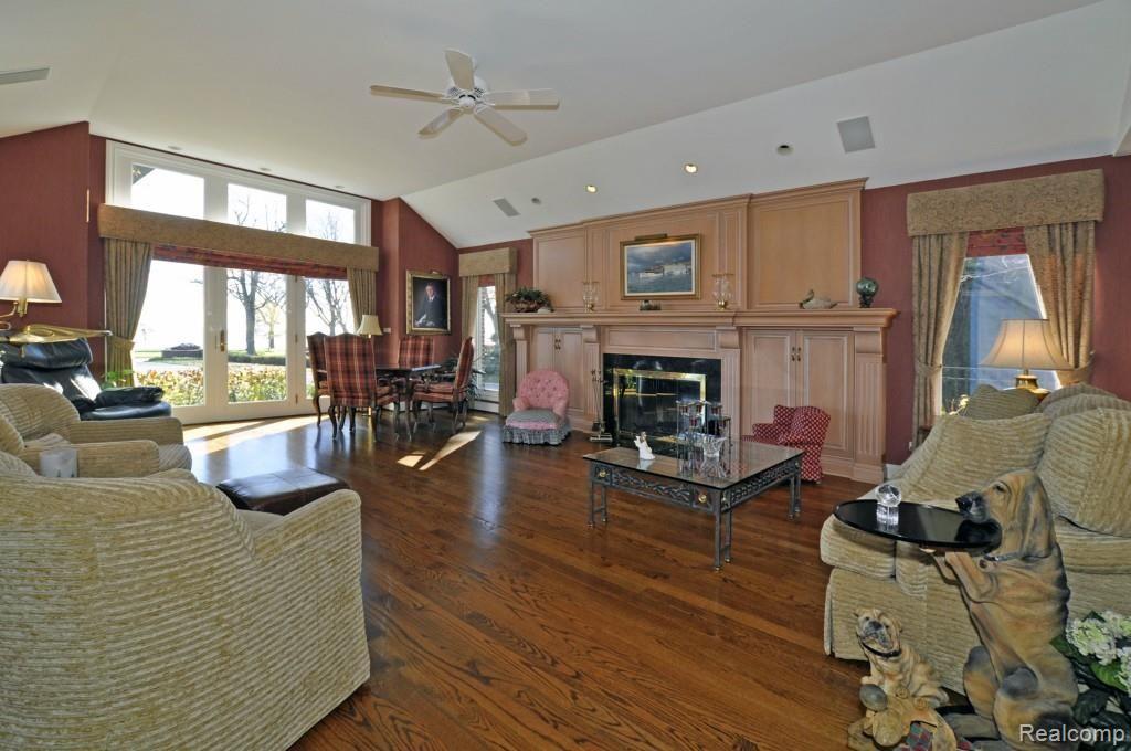 579 Lake Shore Road Grosse Pointe, MI 48236 - Photo 13 of 84 13.jpg