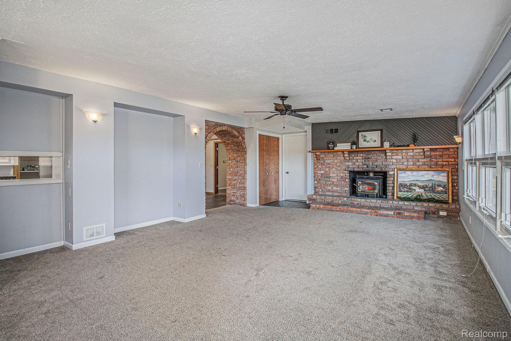 5891 Zimmer Road Williamston, MI 48895 - Photo 10 of 32 Living Room