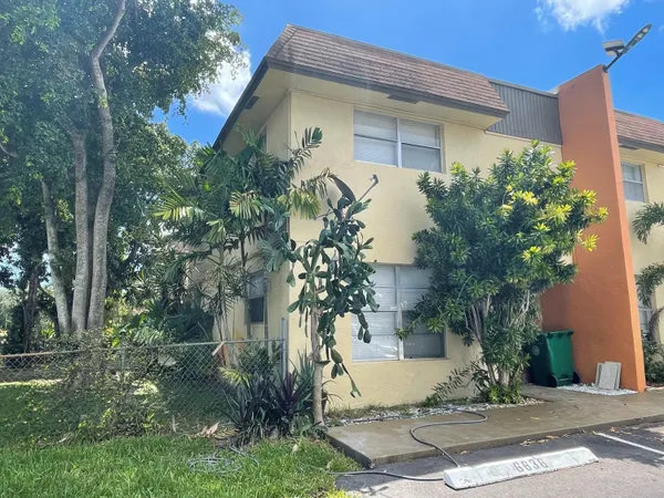 $2,599 | 6636 Southwest 41st Street, Unit 6636, Davie, FL 33314