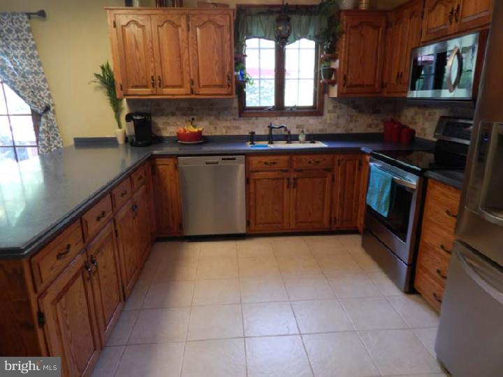 459 Oley Road Fleetwood, PA 19522 - Photo 4 of 23 Gallery Image 4
