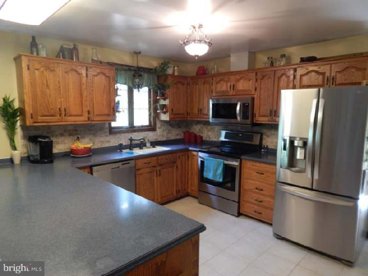 459 Oley Road Fleetwood, PA 19522 - Photo 5 of 23 Gallery Image 5