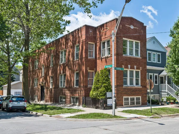 $2,750 | 5134 North Oakley Avenue, Unit 2F, Chicago, IL 60625