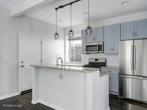 $2,750 | 5134 North Oakley Avenue, Unit 2F, Chicago, IL 60625