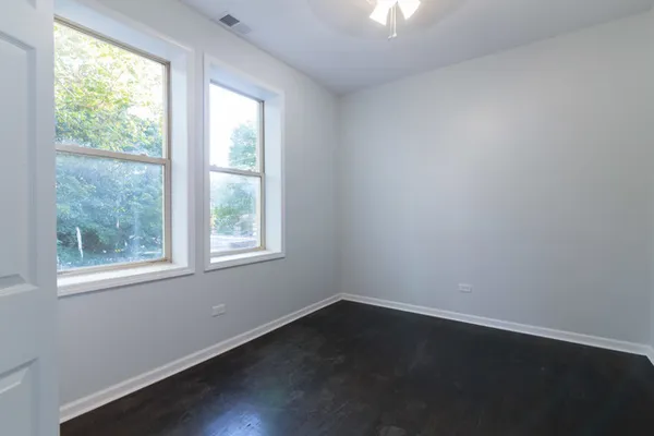 $2,750 | 5134 North Oakley Avenue, Unit 2F, Chicago, IL 60625