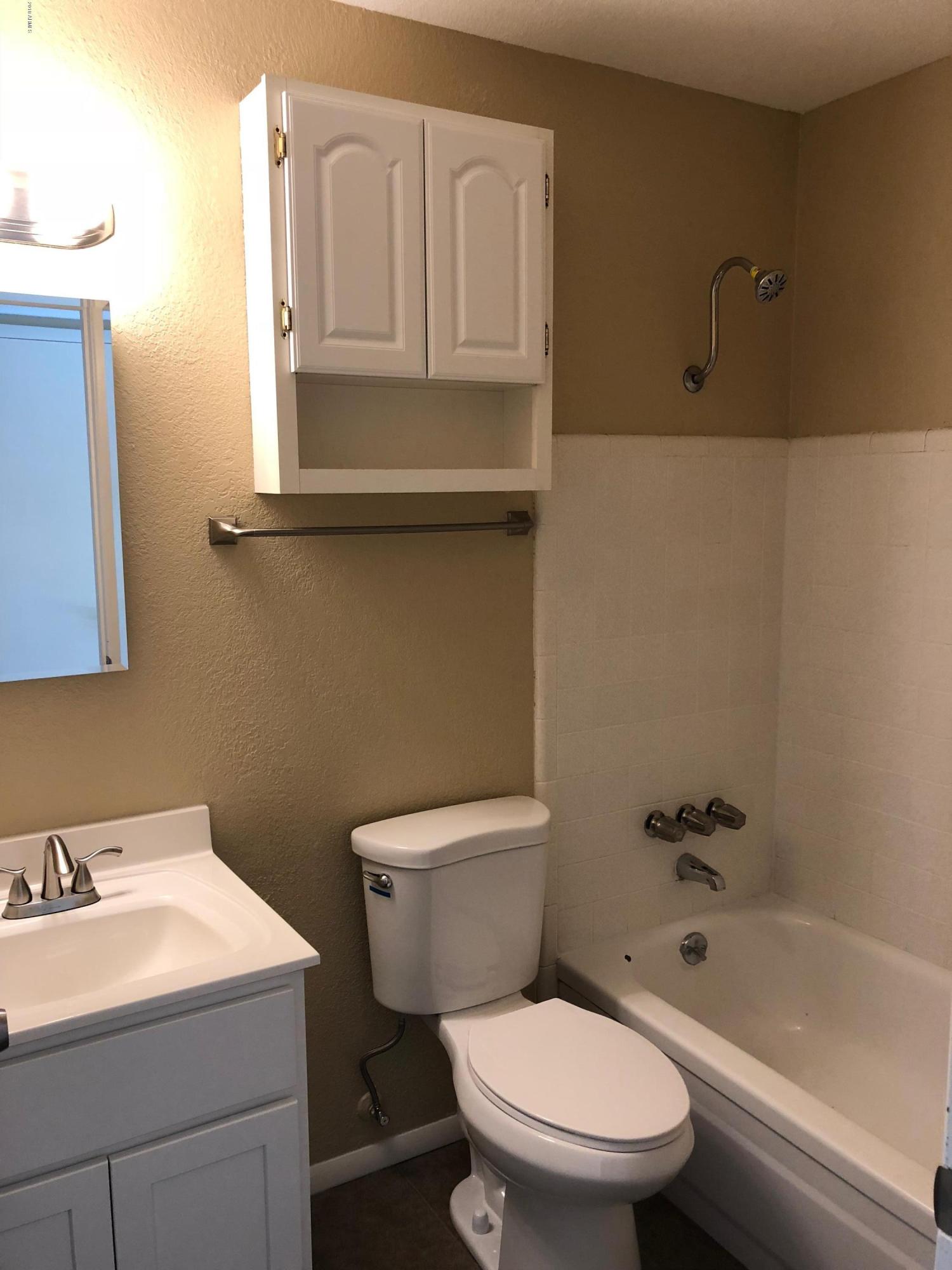 2338 West Cholla Street Phoenix, AZ 85029 - Photo 9 of 23 Bath 1
