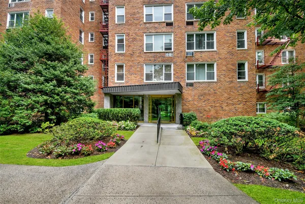 $299,000 | 110 Dehaven Drive, Unit 416, Yonkers, NY 10703
