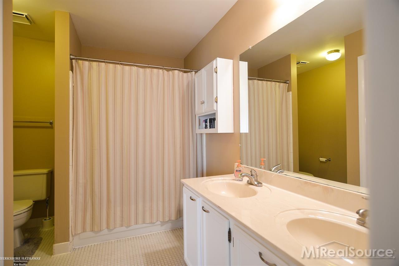 1998 Cedaredge Road Rochester Hills, MI 48306 - Photo 20 of 25