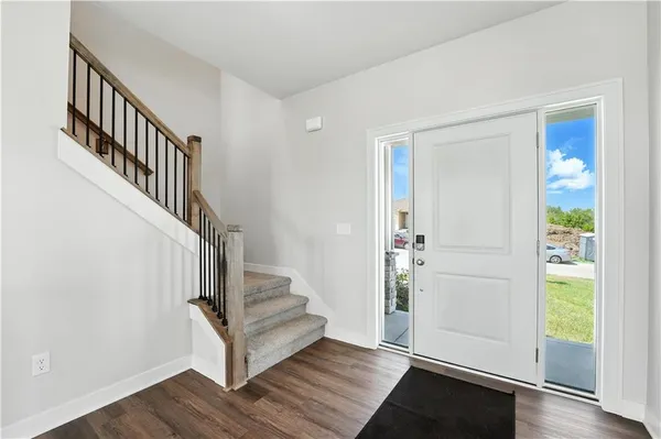 $545,950 | 1929 Southwest Hightown Drive, Lee's Summit, MO 64082