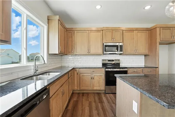 $545,950 | 1929 Southwest Hightown Drive, Lee's Summit, MO 64082