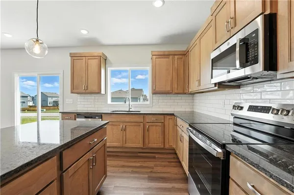 $545,950 | 1929 Southwest Hightown Drive, Lee's Summit, MO 64082