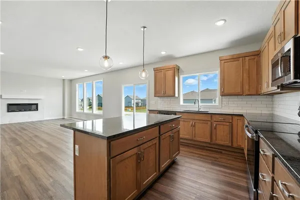 $545,950 | 1929 Southwest Hightown Drive, Lee's Summit, MO 64082