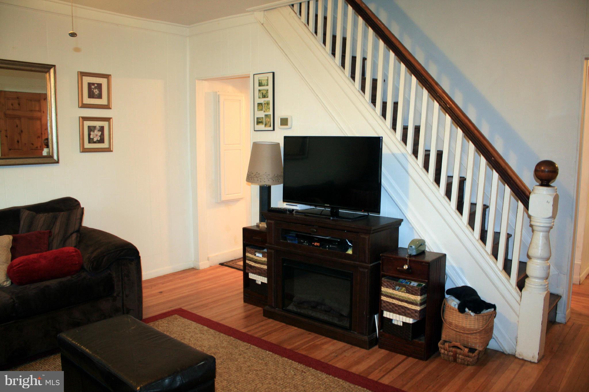 4600 Ridgeway Avenue Baltimore, MD 21206 - Photo 11 of 29 Living Room