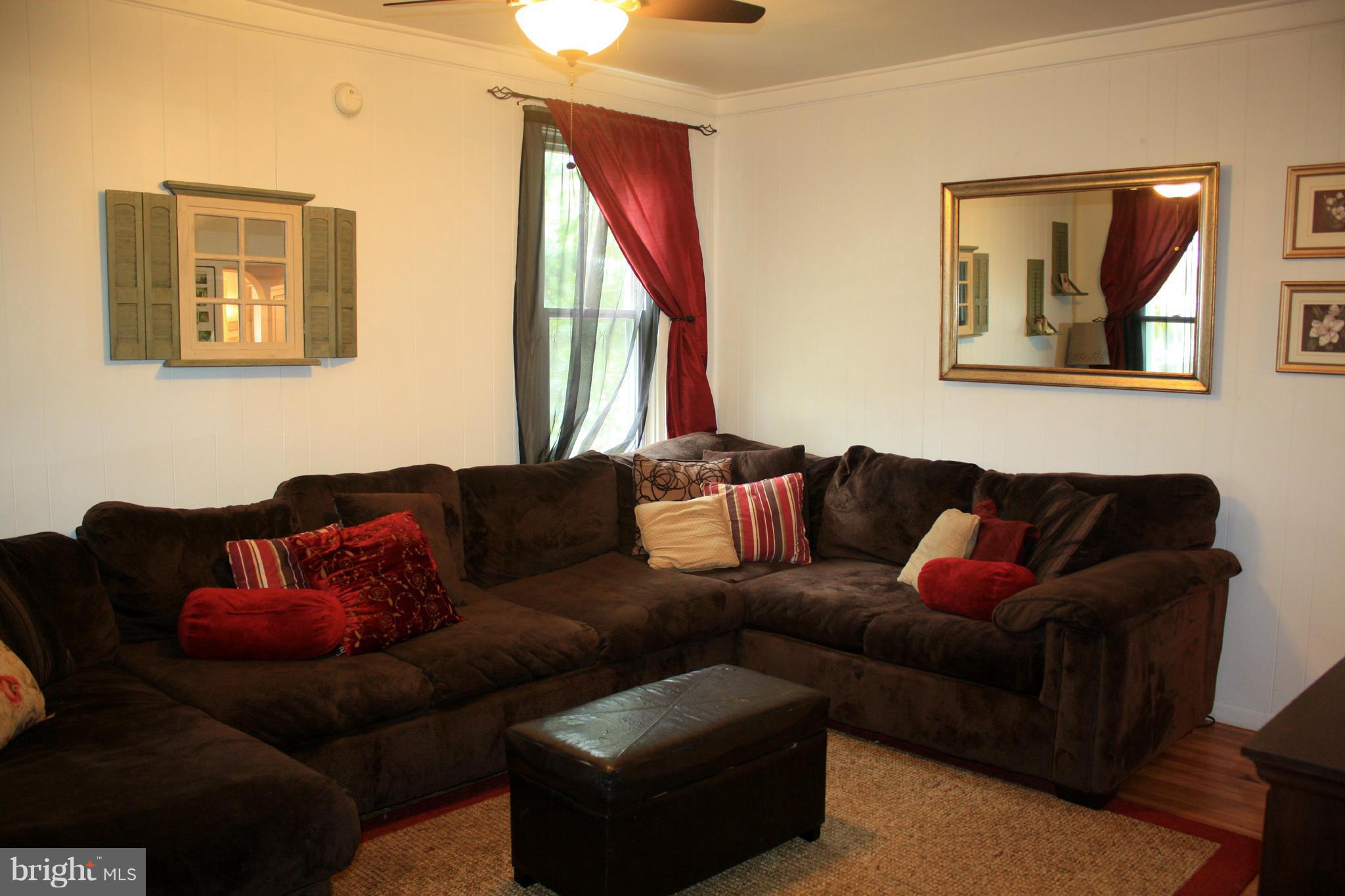 4600 Ridgeway Avenue Baltimore, MD 21206 - Photo 10 of 29 Living Room