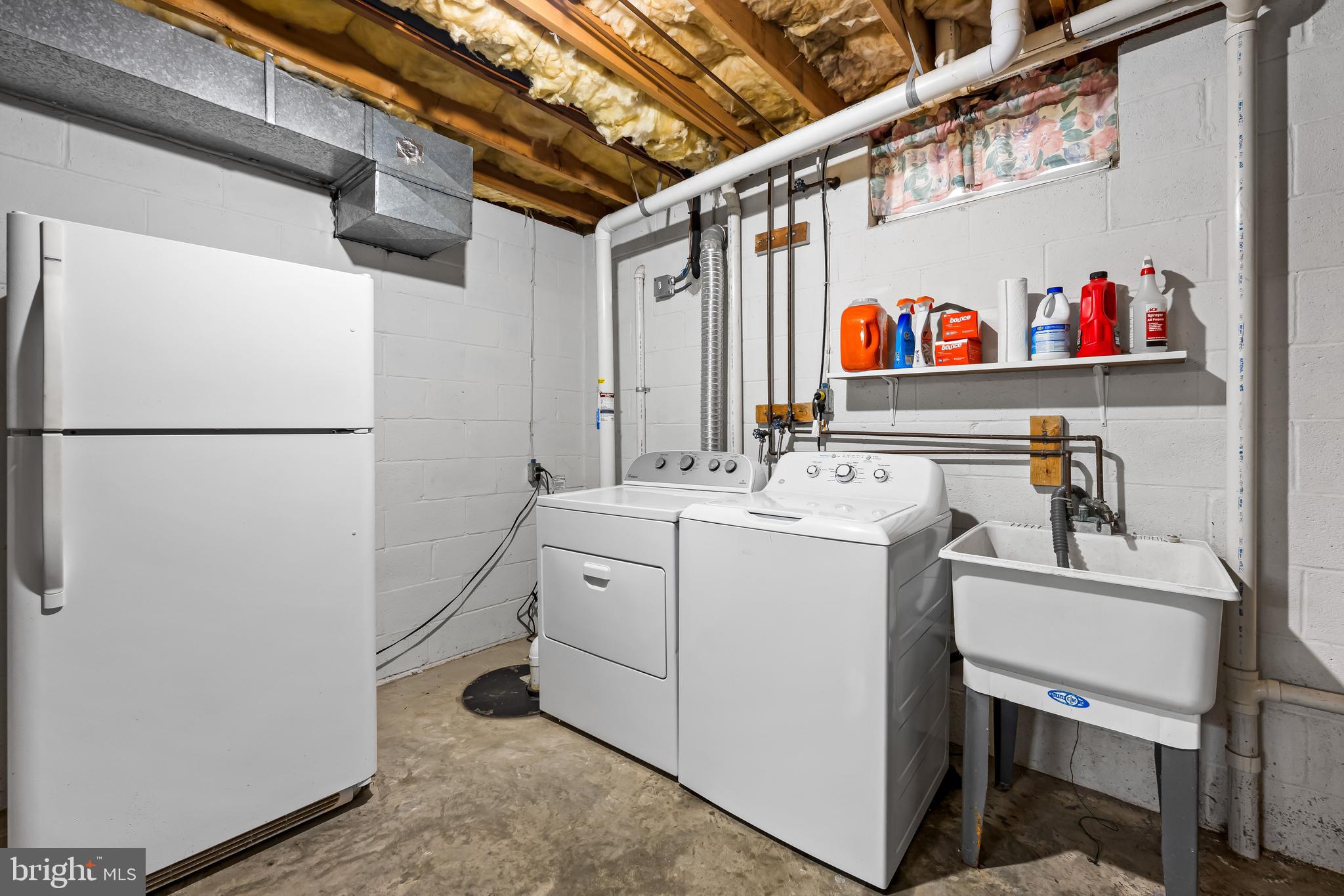 3746 Proctor Lane Nottingham, MD 21236 - Photo 34 of 36 a utility room with dryer and washer