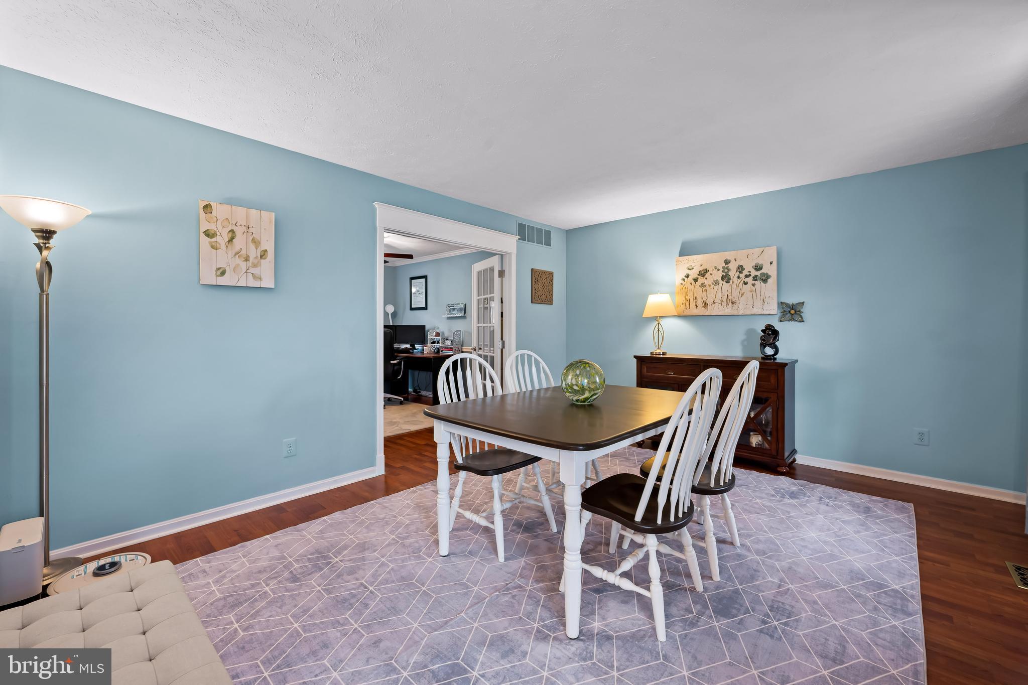 3746 Proctor Lane Nottingham, MD 21236 - Photo 7 of 36 a view of a livingroom with furniture