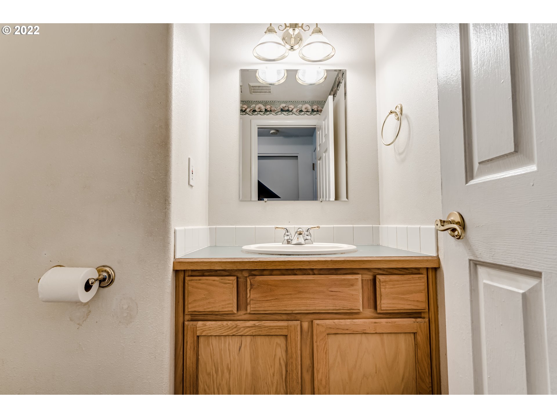 823 South 46th Street Springfield, OR 97478 - Photo 15 of 32 a bathroom with a sink and a mirror