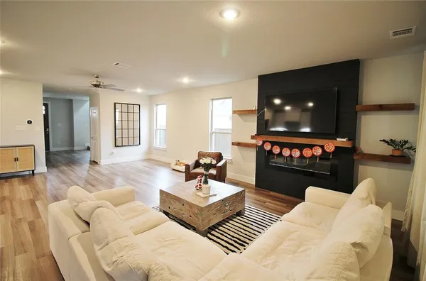 $2,950 | 218 Mockingbird Drive, Waxahachie, TX 75165