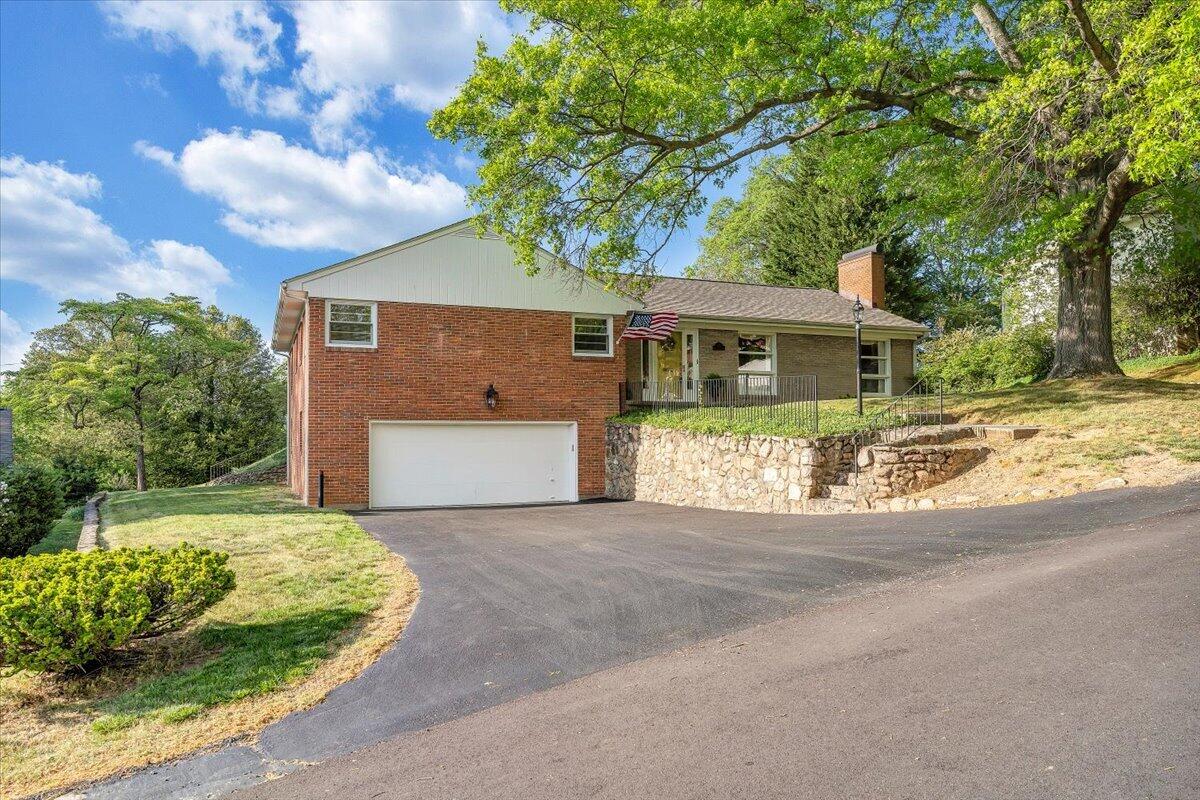 2421 Mt Vernon Road Southwest Roanoke, VA 24015 - Photo 16 of 55 48-MIB08193-R5
