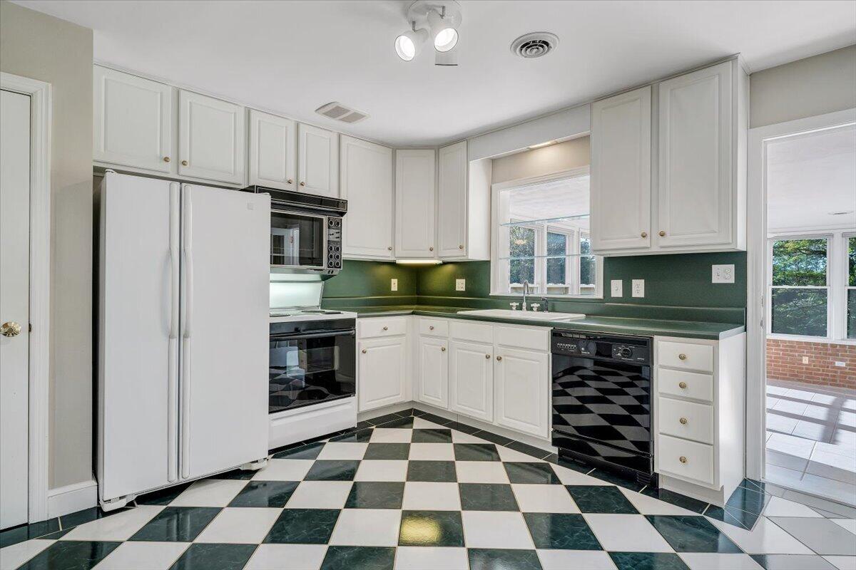 2421 Mt Vernon Road Southwest Roanoke, VA 24015 - Photo 32 of 55 16-MIB08100