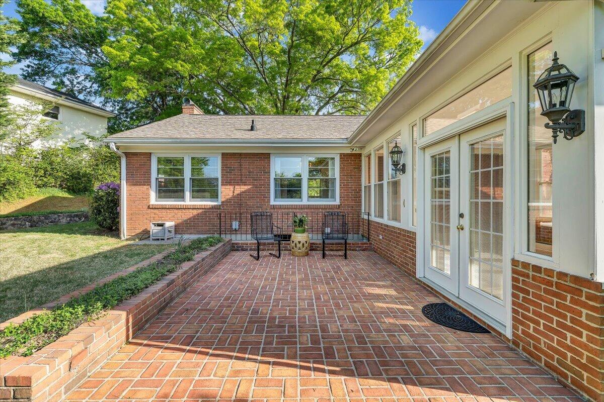 2421 Mt Vernon Road Southwest Roanoke, VA 24015 - Photo 6 of 55 38-MIB08145