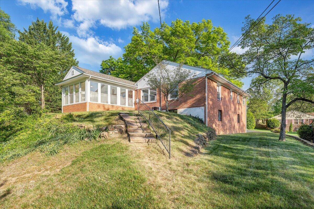 2421 Mt Vernon Road Southwest Roanoke, VA 24015 - Photo 10 of 55 42-MIB08151