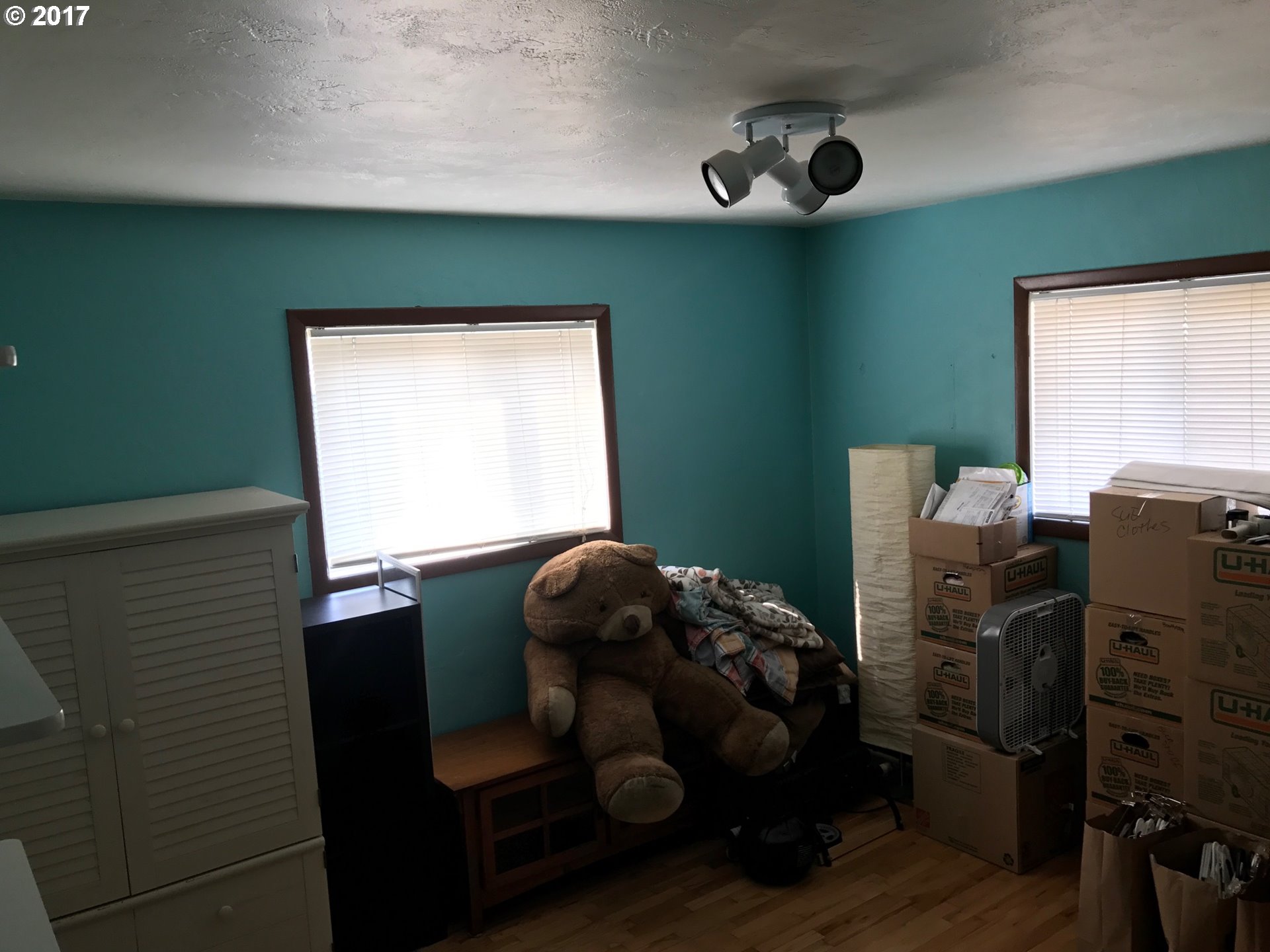927 54th Place Springfield, OR 97478 - Photo 21 of 26 a room with furniture and a window