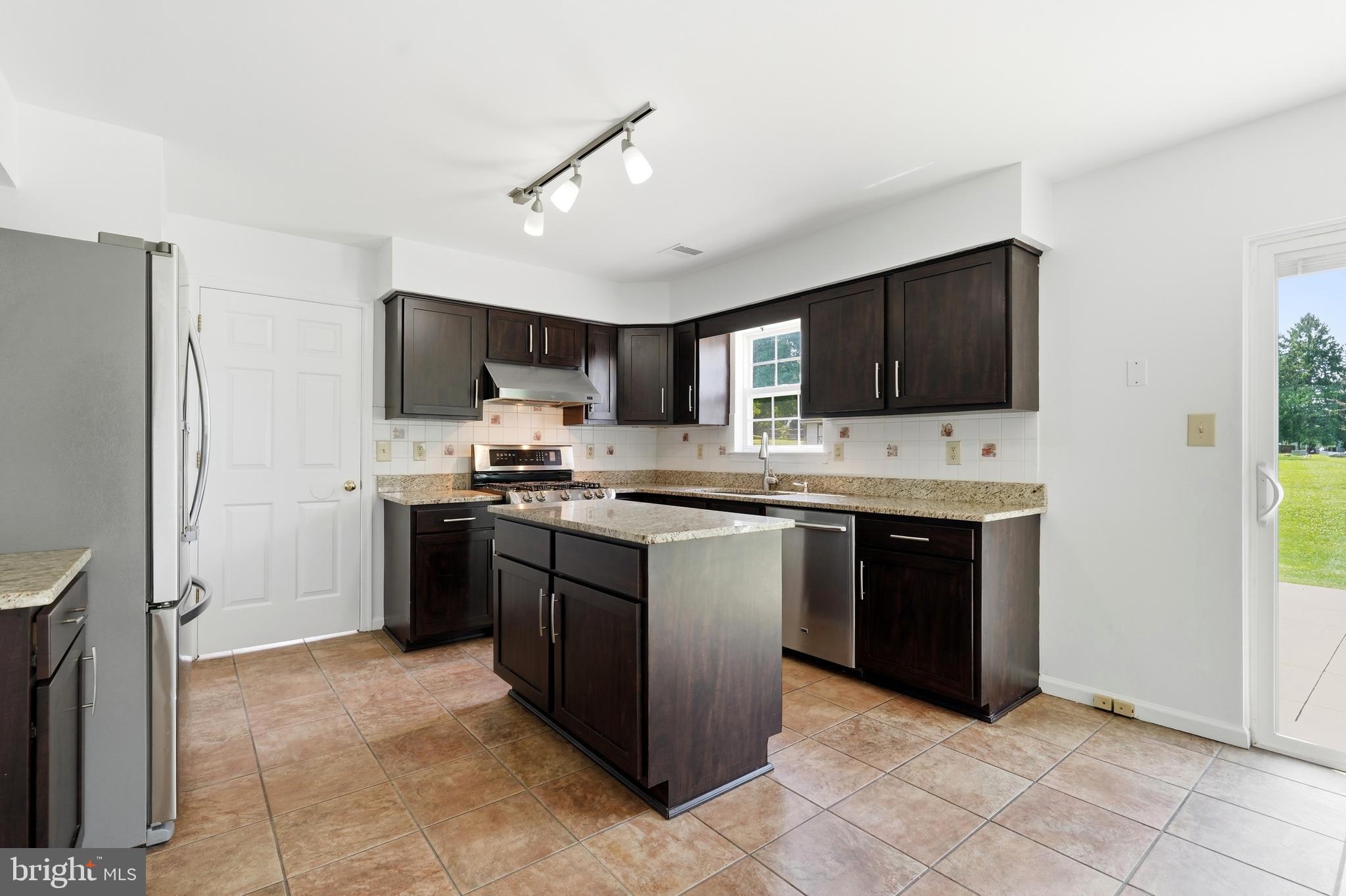 218 Strassburger Road Perkasie, PA 18944 - Photo 9 of 39 Gallery Image 9