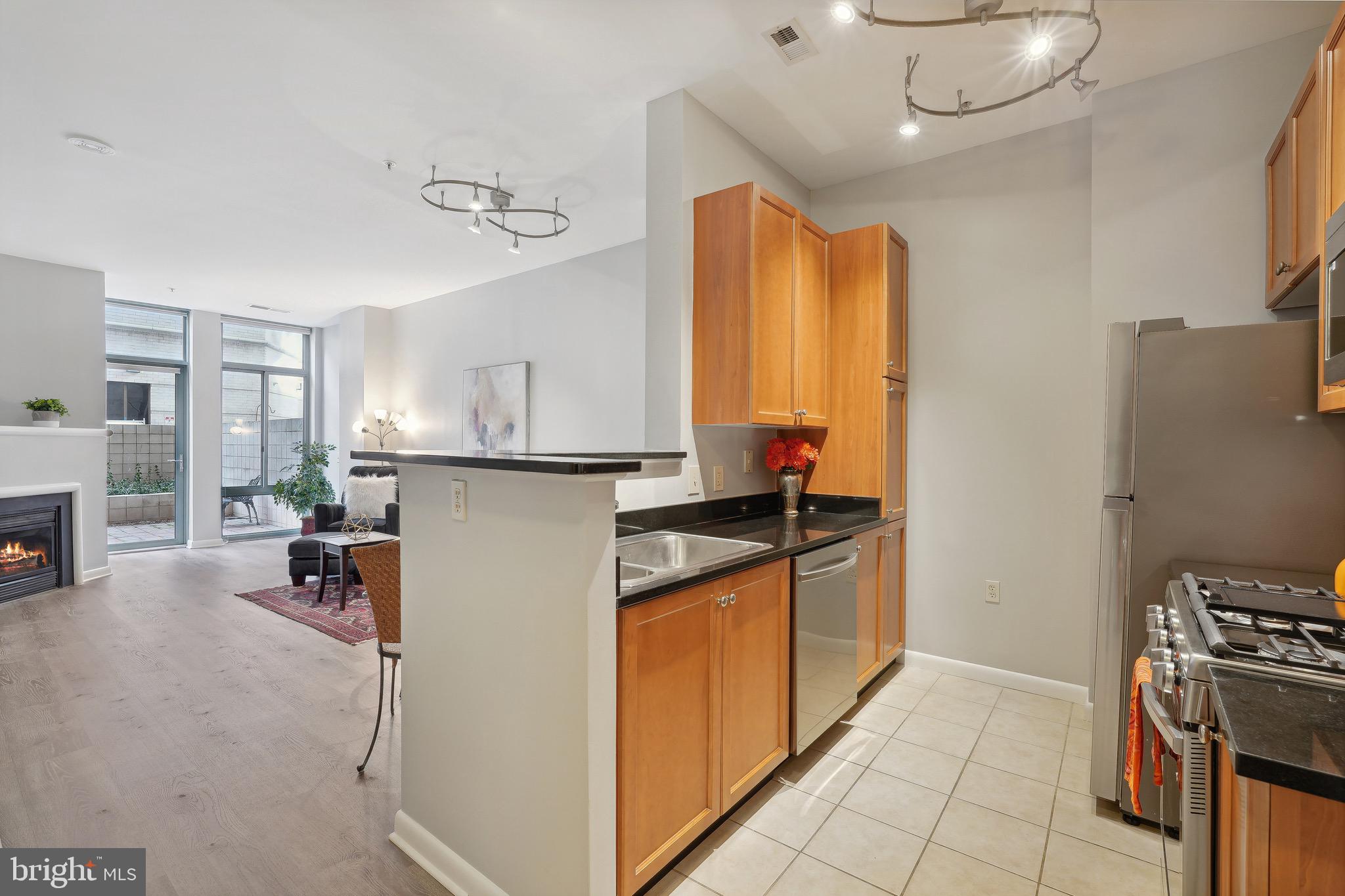 851 North Glebe Road, Unit 108 Arlington, VA 22203 - Photo 8 of 30 Kitchen