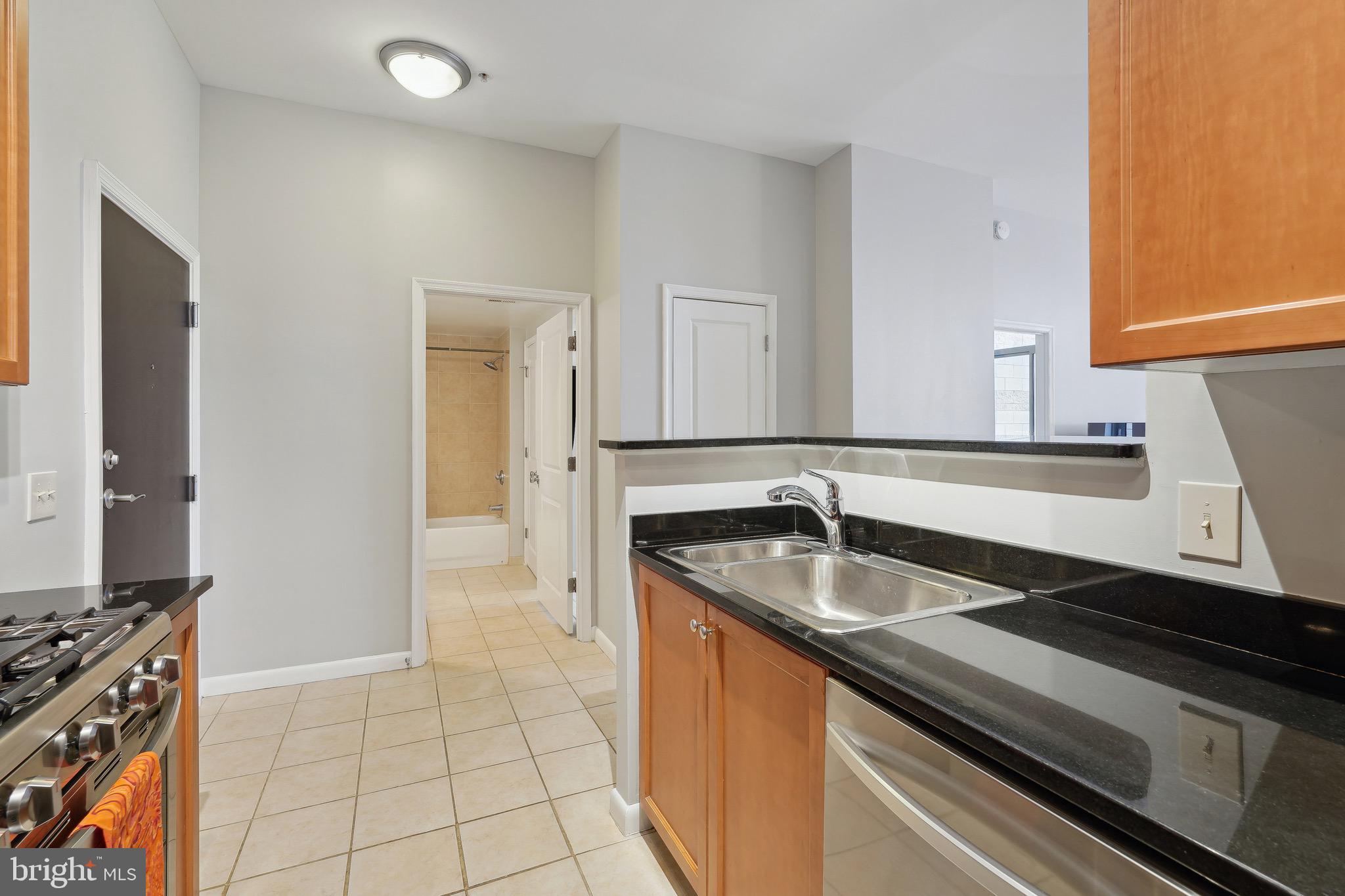 851 North Glebe Road, Unit 108 Arlington, VA 22203 - Photo 10 of 30 Kitchen