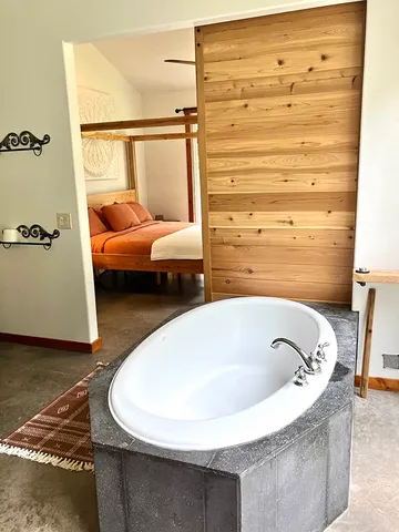 $899,000 | 94-6795 Mamalahoa Highway, Naalehu, HI 96772