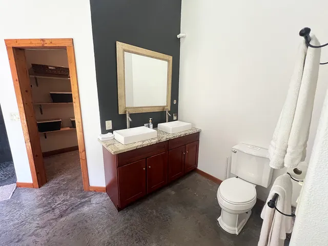 $899,000 | 94-6795 Mamalahoa Highway, Naalehu, HI 96772