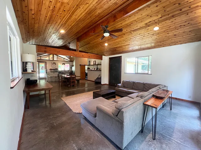 $899,000 | 94-6795 Mamalahoa Highway, Naalehu, HI 96772