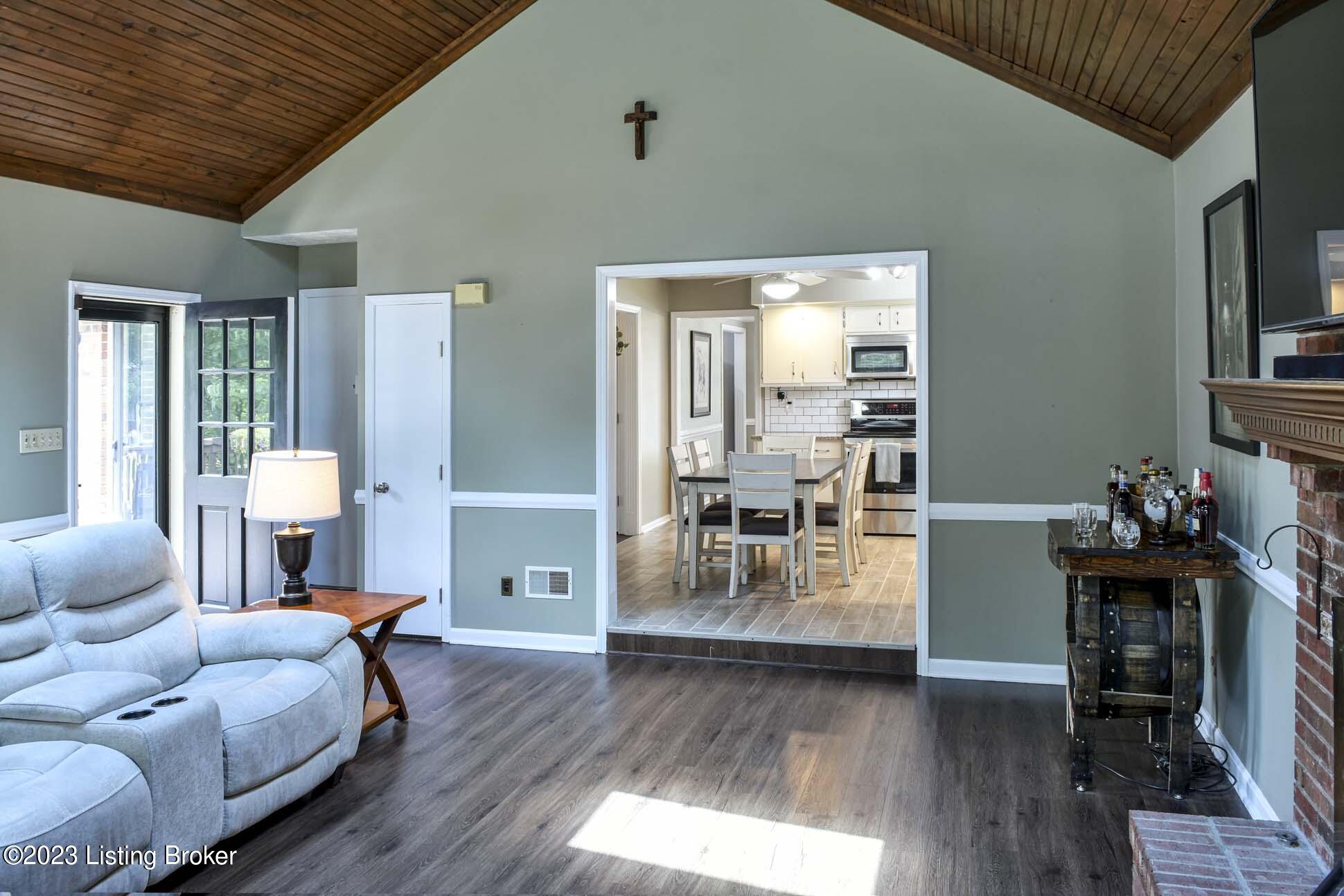 7208 Edcoe Road Louisville, KY 40228 - Photo 29 of 87 Great Room